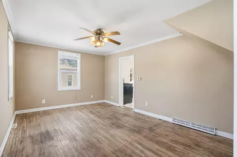 Living - 814 E Mitchell Ave, Waterloo, IA 50702 photo 2 of 3