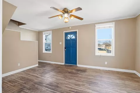 Living - 814 E Mitchell Ave, Waterloo, IA 50702 photo 1 of 3