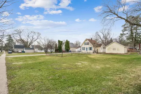 Exterior - 814 E Mitchell Ave, Waterloo, IA 50702 photo 5 of 6