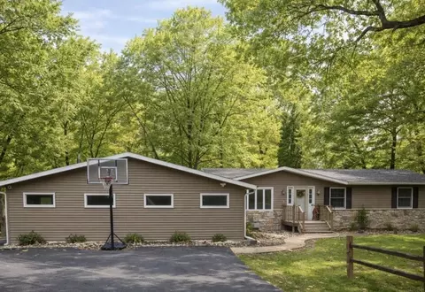 1129 164th St, Castalia, IA 52133