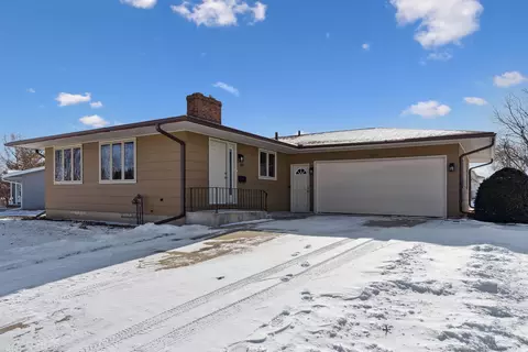 506 Alpine Dr, Waterloo, IA 50702