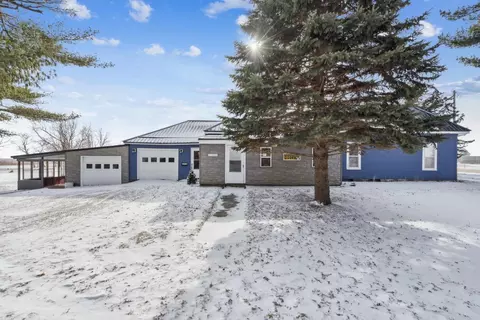 100 Hawkeye St, Aurora, IA 50607