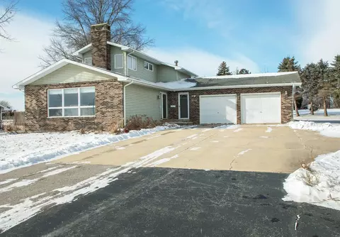 215 Landmark Dr, Raymond, IA 50667