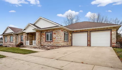 924 Elmridge Dr, Cedar Falls, IA 50613