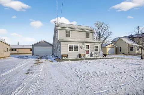 704 2nd St, Parkersburg, IA 50665