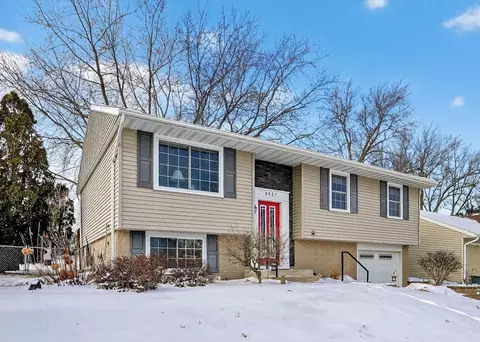 3927 Spruce Hills Dr, Cedar Falls, IA 50613