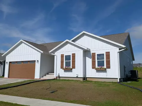 553 Massman Dr, Decorah, IA 52101
