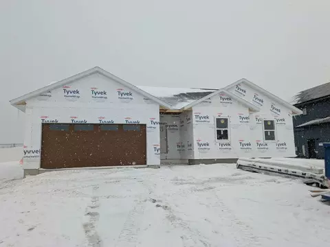 553 Massman Dr, Decorah, IA 52101