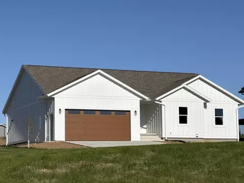 553 Massman Dr, Decorah, IA 52101