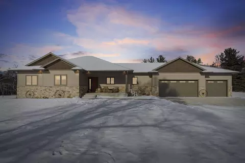 9680 Sylvan Dr, Janesville, IA 50647