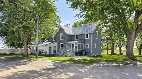 1065 230th St, Waverly, IA 50677