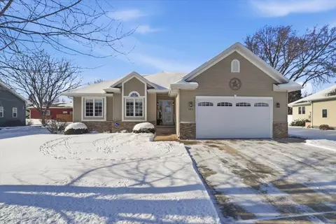 603 Park View Dr, Readlyn, IA 50668