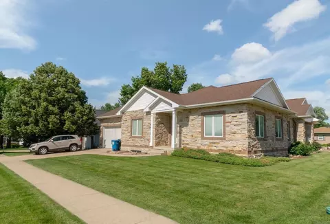 3814 Eastpark Rd, Cedar Falls, IA 50613