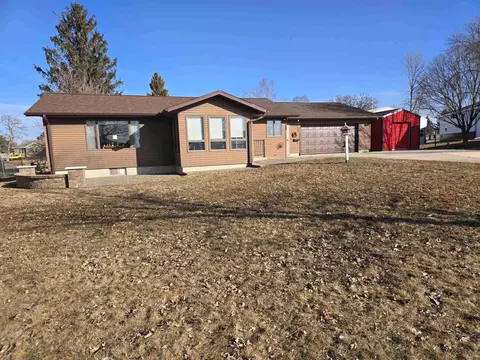 412 2nd St E, Riceville, IA 50466