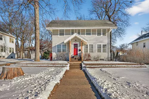 1916 Rainbow Dr, Cedar Falls, IA 50613