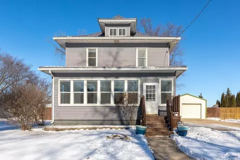 1245 Hawley St, Jesup, IA 50648