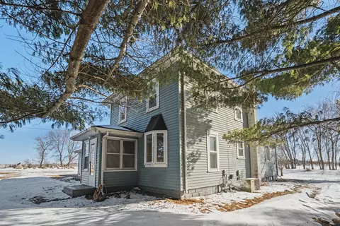 Exterior - 1274 Jackson Ave, Hazleton, IA 50641 photo 2 of 9