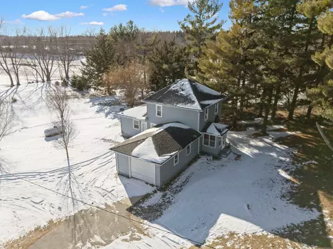 Exterior - 1274 Jackson Ave, Hazleton, IA 50641 photo 8 of 9