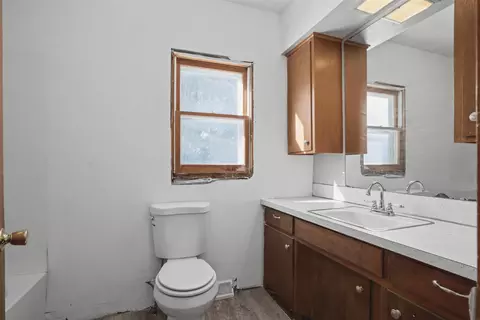 Bath - 1274 Jackson Ave, Hazleton, IA 50641 photo 1 of 2