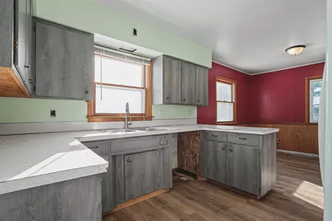 Kitchen - 1274 Jackson Ave, Hazleton, IA 50641 photo 2 of 2