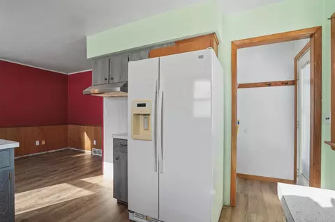 Entry Way - 1274 Jackson Ave, Hazleton, IA 50641 photo 1 of 2