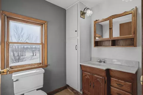 Bath - 1274 Jackson Ave, Hazleton, IA 50641 photo 2 of 2
