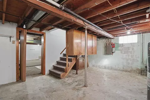 Entry Way - 1274 Jackson Ave, Hazleton, IA 50641 photo 2 of 2
