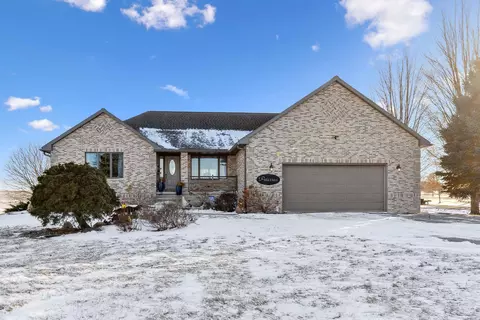 8383 W Ridgeway Ave, Cedar Falls, IA 50613