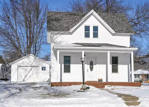 120 Prospect St, Manchester, IA 52057