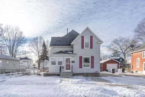820 Bertch Ave, Waterloo, IA 50702