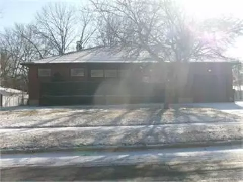 1504 W 4th St, Cedar Falls, IA 50613