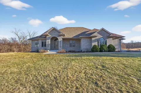 3090 59th Street Trl, Vinton, IA 52349
