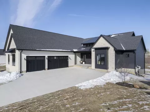 1708 Yale Pkwy, Cedar Falls, IA 50613