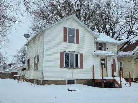 226 W 4th Ave, Cresco, IA 52136