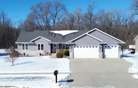 1738 Timberline Dr, Evansdale, IA 50707