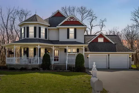 824 Tanglewood Dr, Manchester, IA 52057
