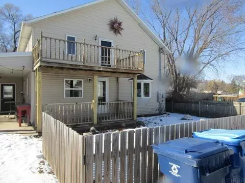 814 S 3rd Ln, Guttenberg, IA 52052