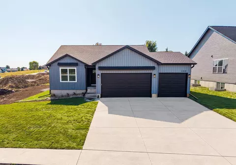 209 Riverbend Rd, Waverly, IA 50677