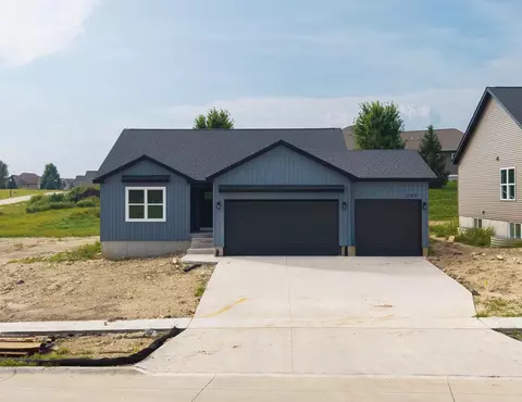 209 Riverbend Rd, Waverly, IA 50677