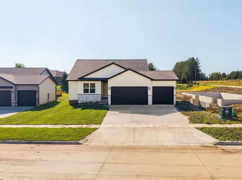 221 Riverbend Rd, Waverly, IA 50677