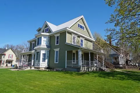 601 N Jackson St, Charles City, IA 50616
