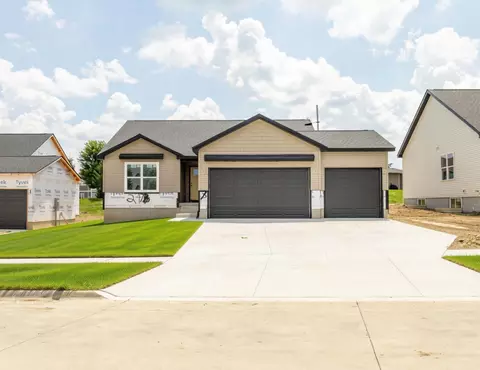 217 Riverbend Rd, Waverly, IA 50677