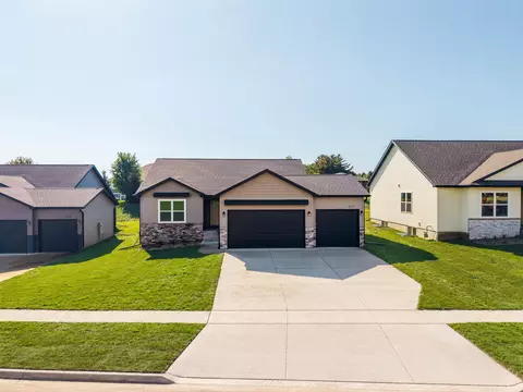 217 Riverbend Rd, Waverly, IA 50677