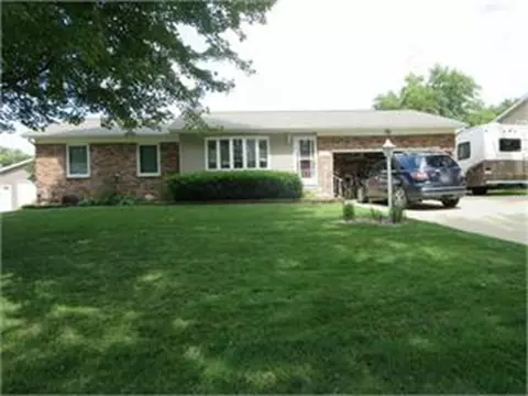 122 Maryhill Dr, Cedar Falls, IA 50613