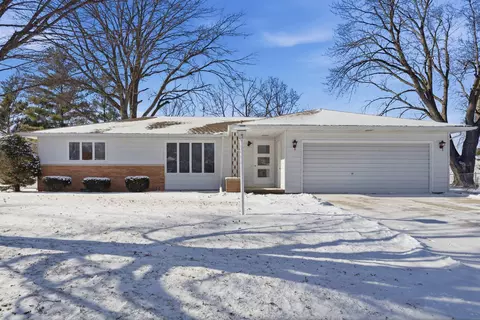 3007 Dallas Dr, Cedar Falls, IA 50613