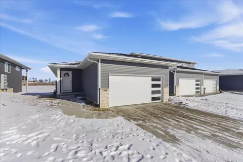 1209 Loren Dr, Cedar Falls, IA 50613