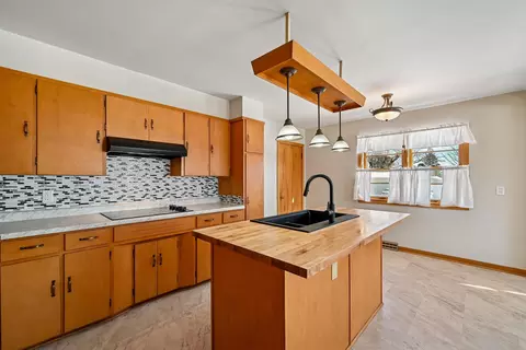 1300 SW 4th Ave, Waverly, IA 50677