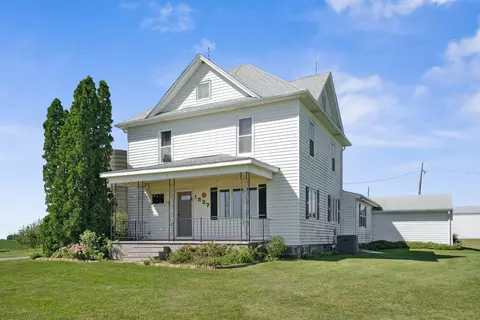 1827 N Pilot Grv, Dunkerton, IA 50626
