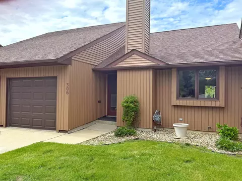 306 W 5th Ave, Cresco, IA 52136