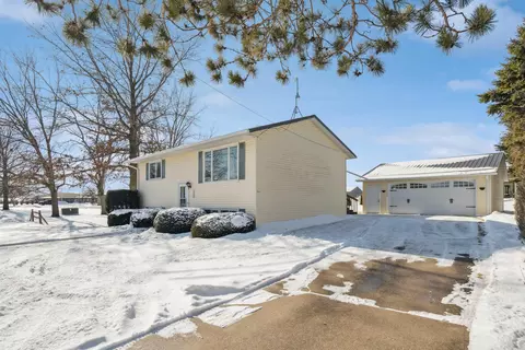 511 SW 2 St, Waukon, IA 52172